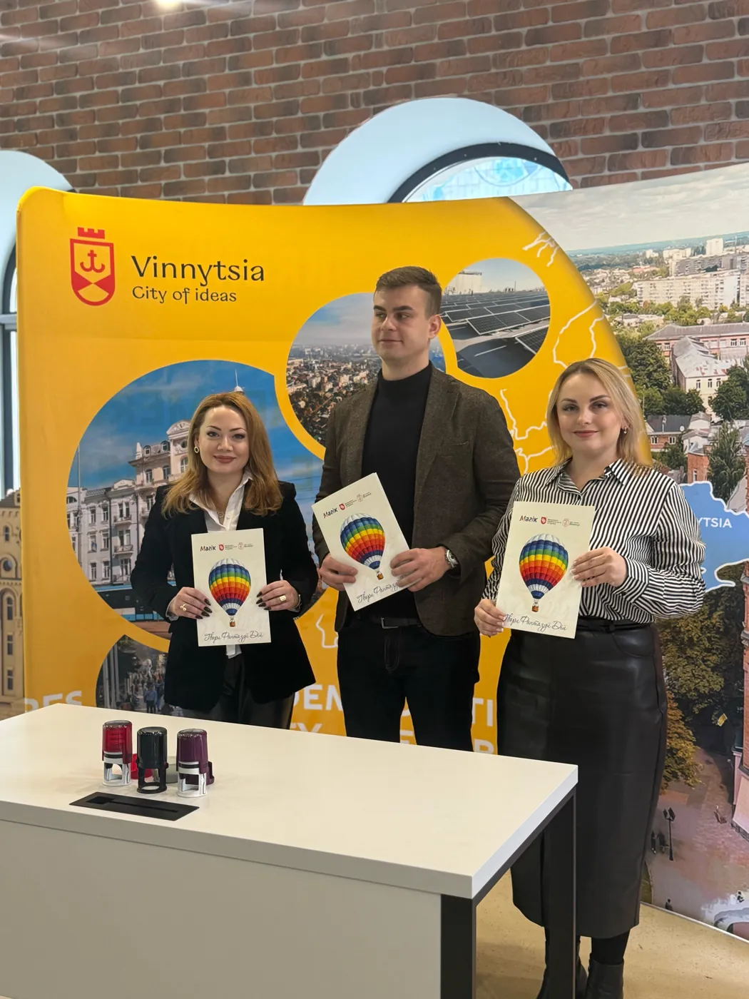 Встреча партнёров возле стенда Vinnytsia City of Ideas