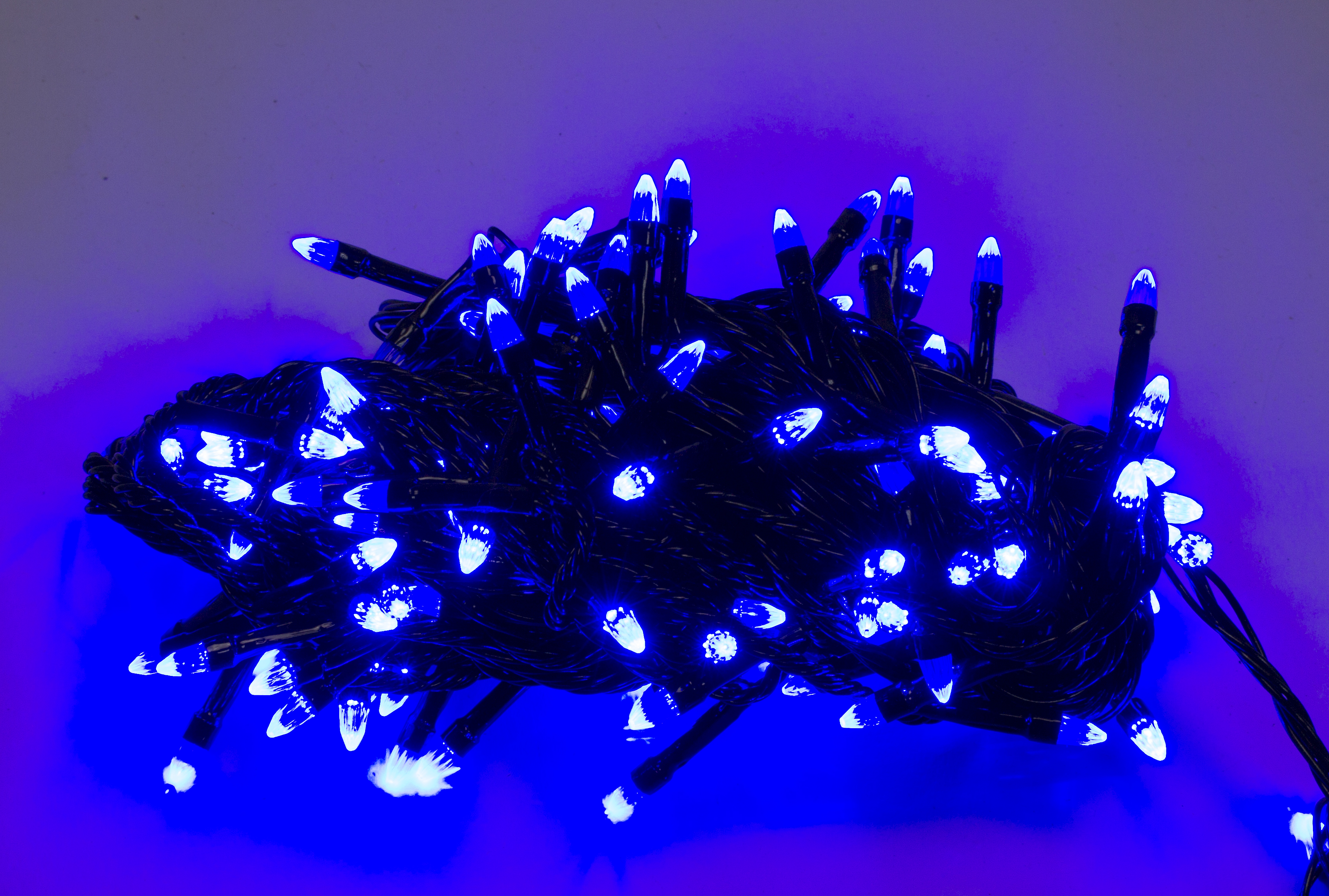 Гірлянда електрична Конус 200 LED синій, чорний провід