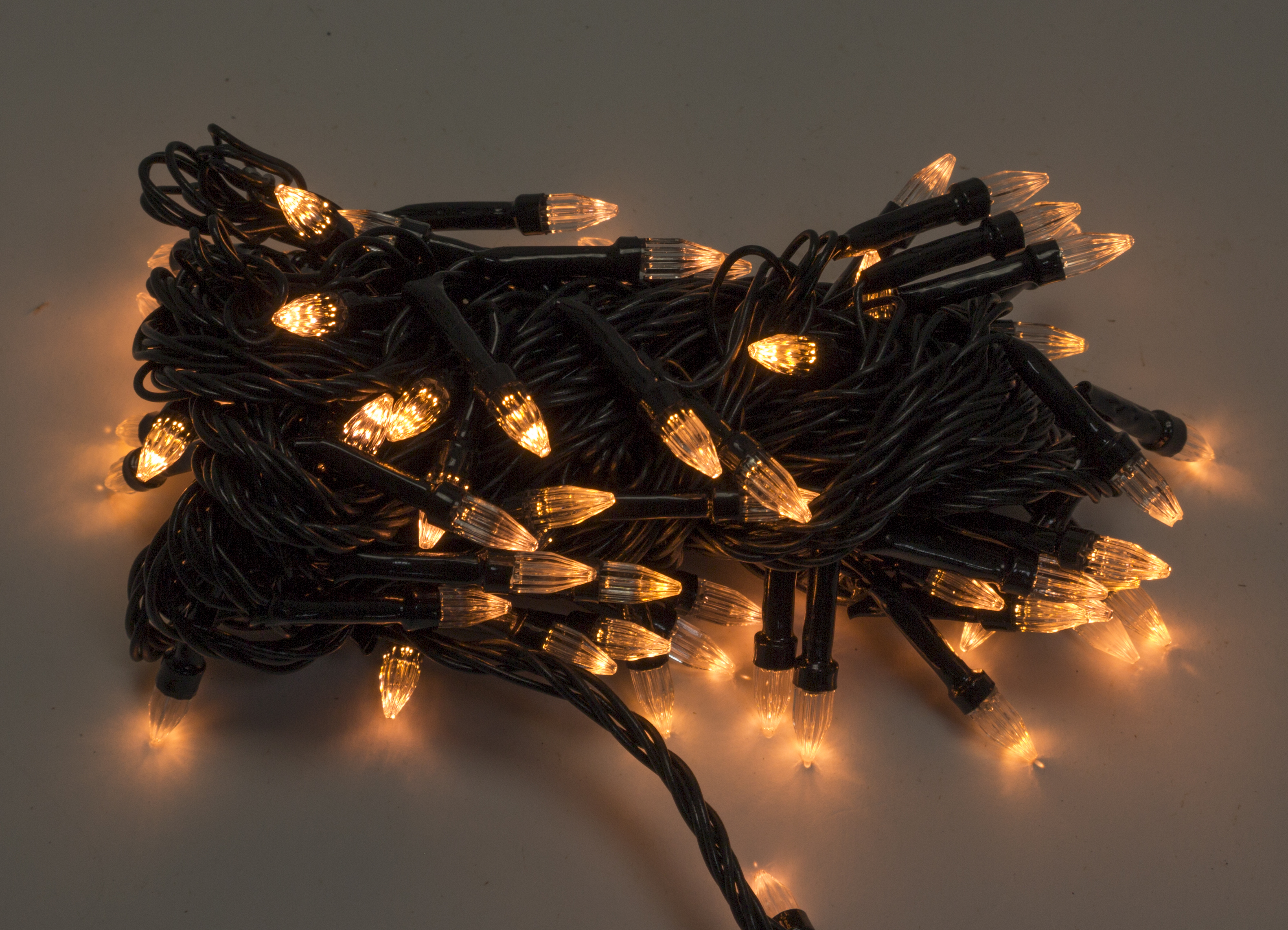 Гірлянда електрична Конус 100 LED білий теплий, чорний провід