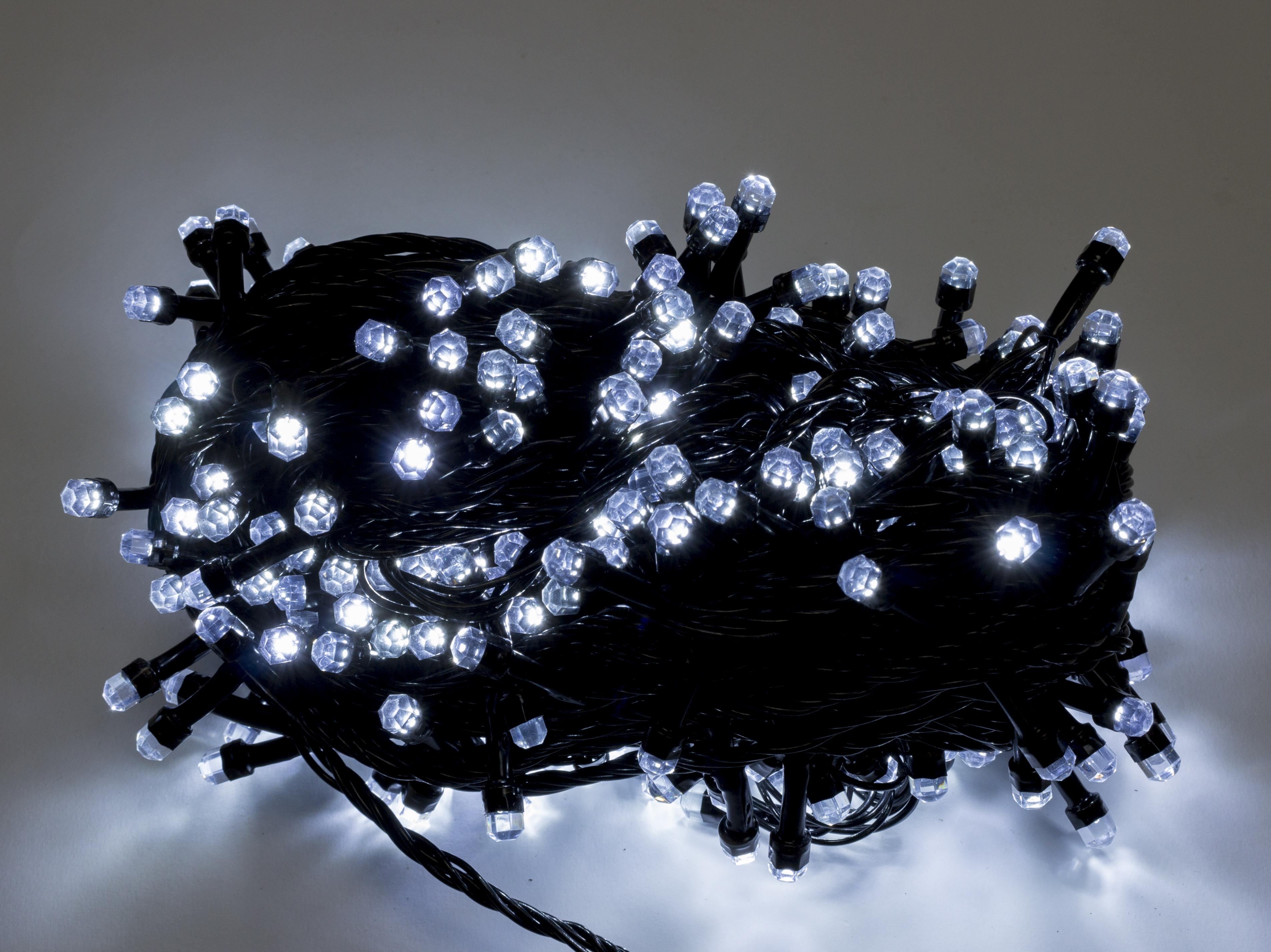 Гірлянда електрична Рубін 300 LED біла, чорний провід