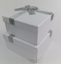 Коробка подарункова біла 15×15×7см